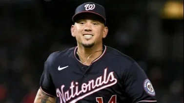 MLB: Mira el regalo que le deja Ildemaro Vargas a Luis Arráez en el infield del Marlins Park (+Video)