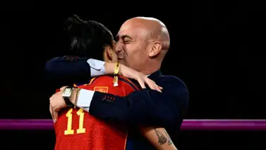 Sale a la luz nuevo video de Luis Rubiales y Jenni Hermoso durante la celebración en el autobús de la selección Sale a la luz nuevo video de Luis Rubiales y Jenni Hermoso durante la celebración en el autobús de la selección