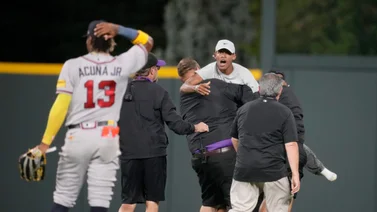 MLB: Los aficionados del incidente con Ronald Acuña Jr. son arrestados con estos cargos