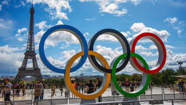 Refugiados venezolanos reciben beca para París 2024