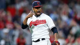 MLB: Emmanuel Clase designado relevista del mes de la Liga Americana