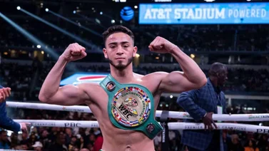 Mexicano ''Rayo'' Valenzuela arrebata título súper ligero a ''Pitbull'' Cruz