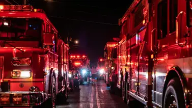 Incendio masivo en Queens destruyó varias casas y deja numerosos heridos Incendio masivo en Queens destruyó varias casas y deja numerosos heridos
