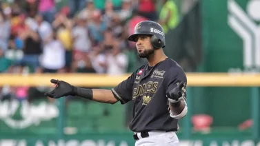LMB: Cafecito Martínez es víctima de sensacional jugada de otro venezolano (+Video)