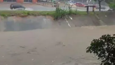 Reportan desbordamiento del río Guaire en el este de la ciudad de Caracas (+Video)