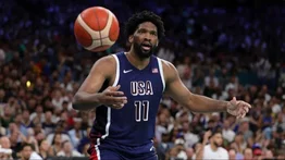 ¡Le da hasta con el tobo! Leyenda de la NBA lanza dura crítica a Joel Embiid por su rendimiento en París