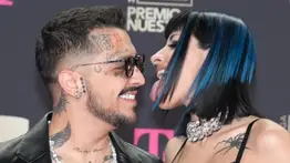 Video: La grosera reacción de Christian Nodal cuando unas fanáticas le preguntaron por Cazzu 