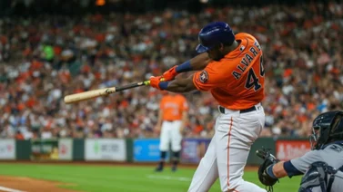 MLB: Yordan Álvarez vuelve a sonar un batazo de vuelta completa (+Video) 