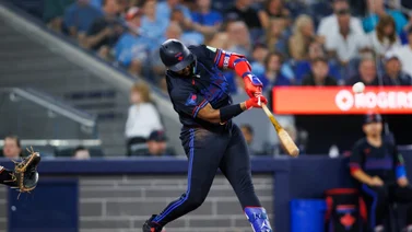 MLB: A banda contraria Vladimir Guerrero Jr. dio jonrón para impulsar a los Azulejos (+Video)
