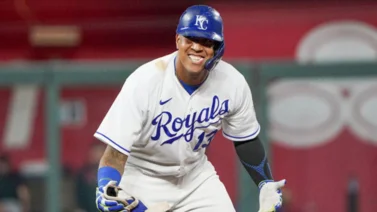 MLB: Salvador Pérez explota las redes sociales al posar con esta leyenda de la NBA (+Foto)