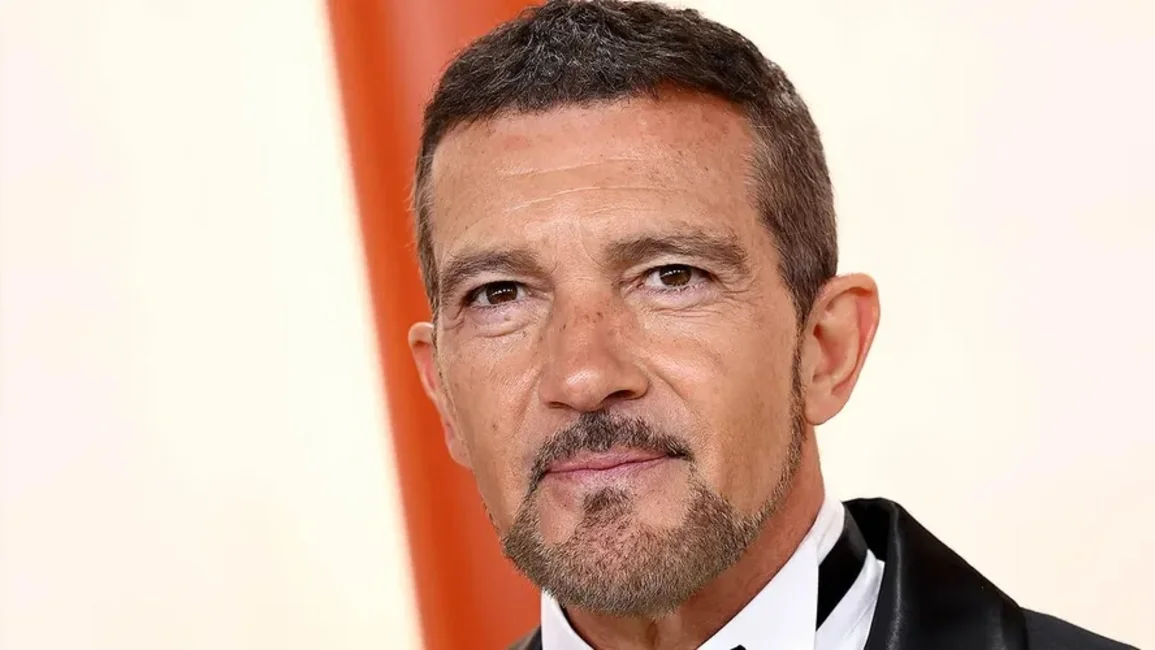 Antonio Banderas chia sẻ bức ảnh thời thơ ấu chưa được công bố vào sinh nhật lần thứ 64 của ông