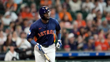 MLB: Yordan Álvarez rompe la pizarra electrónica en Tampa y bromea (+video)