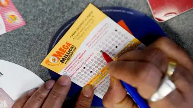 Ganó la lotería y no cobró su premio durante meses por pensar que era una estafa Ganó la lotería y no cobró su premio durante meses por pensar que era una estafa