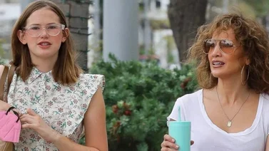 Jennifer López y la hija de Ben Affleck en el ojo del huracán por compartir mismo vestido ¿Quién luce mejor? 