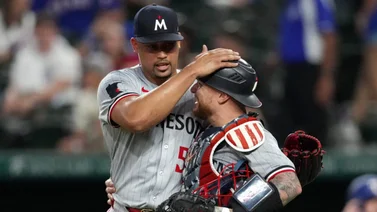 MLB: Christian Vázquez celebró 10 años de servicio con sabor latino (+video)