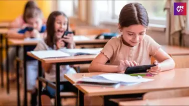 EEUU: Los Ángeles prohíbe el uso de los móviles en las aulas EEUU: Los Ángeles prohíbe el uso de los móviles en las aulas