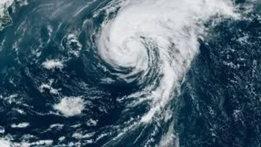 Huracán Ernesto se debilita tras su paso por las Bermudas y se convierte en tormenta tropical  