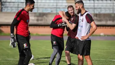 Vinotintos Rafael Romo y Jhon Chancellor ingresan a cámara hiperbárica pensando en Bolivia Vinotintos Rafael Romo y Jhon Chancellor ingresan a cámara hiperbárica pensando en Bolivia