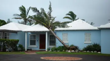 Ernesto deja en penumbra a Las Bermudas y amenaza las costas canadienses Ernesto deja en penumbra a Las Bermudas y amenaza las costas canadienses