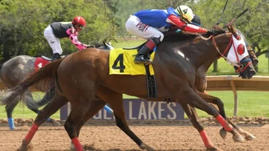 Jockey venezolano triplica victorias y se escapa en este meeting