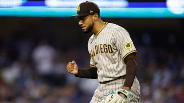 MLB: Robert Suárez acaricia alucinante marca con nuevo salvamento (+video)