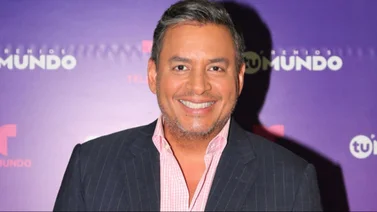 Daniel Sarcos afila su lengua venenosa y lanza comentarios en contra de Laura Bozzo y Julián Gil