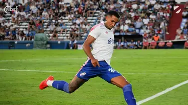 Copa Libertadores: Defensor de Nacional se descompensa en medio del campo (+video) Copa Libertadores: Defensor de Nacional se descompensa en medio del campo (+video)