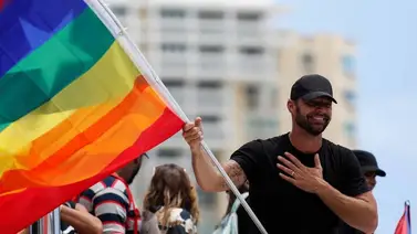 Cantante se declara abiertamente gay y Ricky Martin le envía poderoso mensaje de orgullo (+Video) Cantante se declara abiertamente gay y Ricky Martin le envía poderoso mensaje de orgullo (+Video)