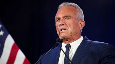 Robert F. Kennedy Jr. suspende su campaña presidencial y anuncia su apoyo a Donald Trump