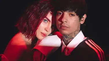 Natanael Cano cae rendido a los pies de Belinda tras protagonizar un caluroso beso en el escenario Natanael Cano cae rendido a los pies de Belinda tras protagonizar un caluroso beso en el escenario