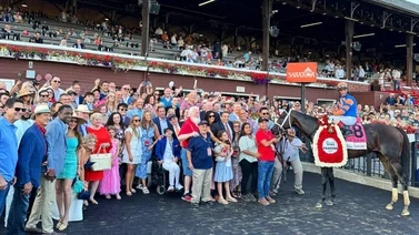 No vas a creer lo que hizo John Velázquez en el círculo de ganadores después de ganar el Travers Stakes 2024