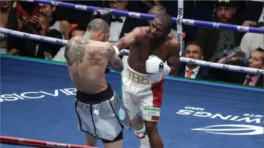 Floyd Mayweather Jr. despidió al árbitro a mitad de una pelea Floyd Mayweather Jr. despidió al árbitro a mitad de una pelea