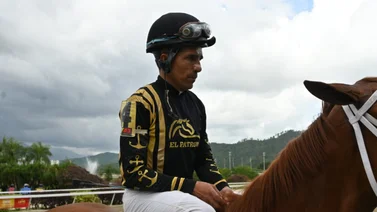 Mira lo que informó a los comisarios Jean Carlos Rodríguez luego de la carrera de la yegua Piccina Mia