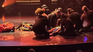 ¡Momentos de tensión! Mira la terrible caída de un acróbata en pleno show del Cirque Du Soleil (+Video) 