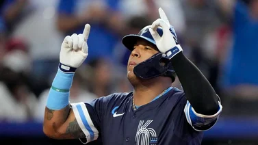 MLB: ¡457 pies! Salvador Pérez estiró la brecha de Kansas City con poderoso Grand Slam (+Video)