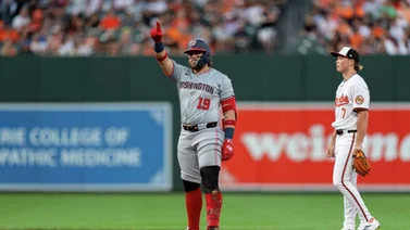 MLB: Andrés Chaparro muestra su gran capacidad para conectar extrabases (+video)