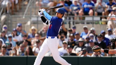 MLB: Colas gigantes en el Dodgers Stadium para recibir un muñeco de Shohei Ohtani
