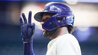 MLB: Milwaukee consiguió graciosa solución a la pantalla rota por jonrón de Jackson Chourio (+Video)
