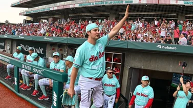Por poco Trevor Bauer arma un pleito en juego de playoffs de la liga mexicana