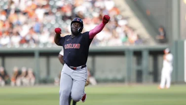 MLB: ¡Clase de tabla! Así fue el cuadrangular de Jhonkensy Noel en victoria de Cleveland ante Pittsburgh