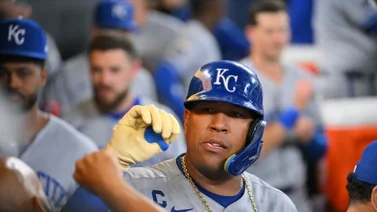 MLB: Salvador Pérez sigue subiendo puestos en esta histórica lista (+Detalles)