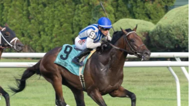 Junior Alvarado sigue imparable en Saratoga y destaca en la competencia