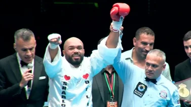 Albert Ramírez se encamina invicto hacia el título mundial de la AMB  (+video)