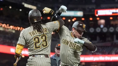 MLB: Freddy Fermín la mandó a volar por primera vez con los Padres de San Diego (+Detalles)