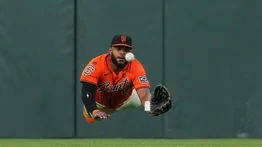 Joyita a la no defensiva: Así fue el terrible tiro de Heliot Ramos que causó risas en las redes (+Video)