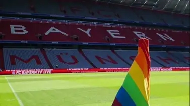 Exfutbolista asegura que algunos jugadores son homosexuales y tienen "novias falsas" Exfutbolista asegura que algunos jugadores son homosexuales y tienen "novias falsas"