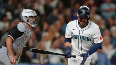 ¿Qué ajuste realizó Eugenio Suárez en su mecánica de bateo tras la temporada 2023?