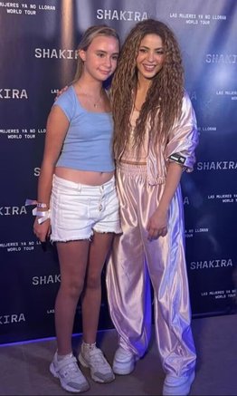 Pillan a Shakira junto a Antonio de la Rúa en un restaurante: Aquí el vídeo - Pillan a Shakira junto a Antonio de la Rúa en un restaurante: Aquí el vídeo
