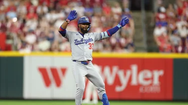 MLB: Dave Roberts carga contra Teoscar Hernández por su defensa (+Detalles) 