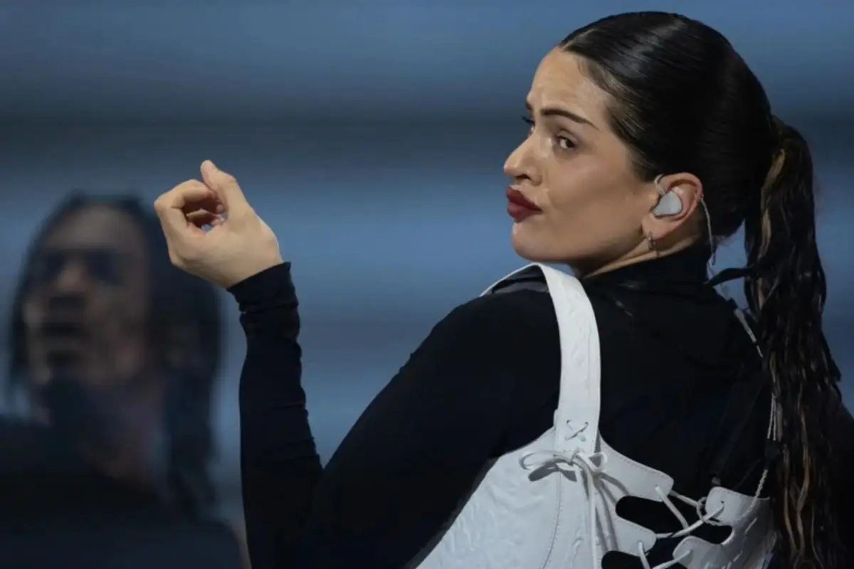 Rosalía rompe el silencio: confirma su romance con otra mujer